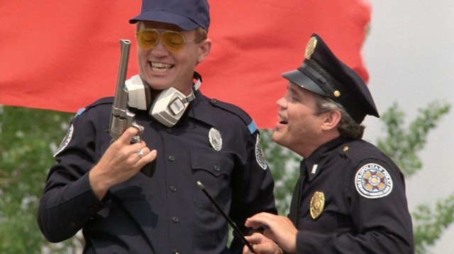 Для Америки это обычное явление. Огромные винтовочные патроны в обычном револьвере.