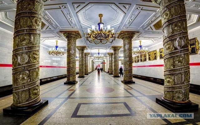 Подземные дворцы вместо «дыр в земле»: чем московское метро шокирует иностранцев?