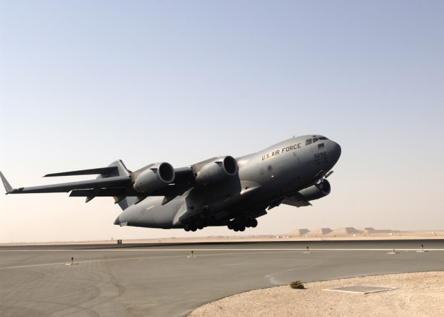 C-17 Globemaster III садиться в Харькове