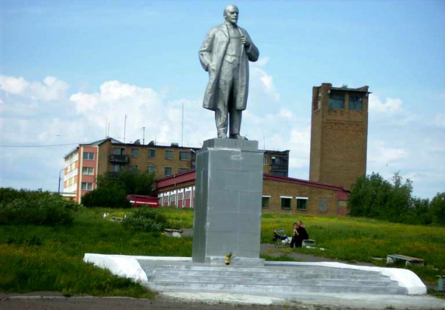 Памятники Ленину