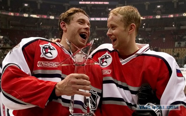 Знаменитости и их родные братья с сестрами