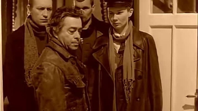 Медведев наградил Шувалова медалью