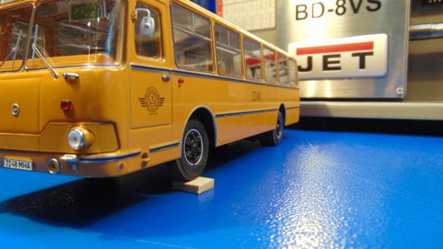 Радиоуправляемая модель автобуса ЛиАЗ-677М на магнитной подвеске из неодимовых магнитов