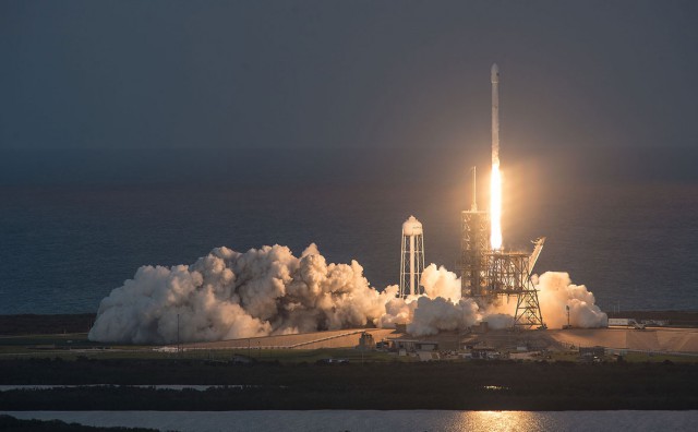 Новый двигатель для ракеты Falcon 9 взорвался во время испытаний