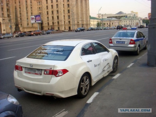 Находчивая автоваделица (вроде блондинка)