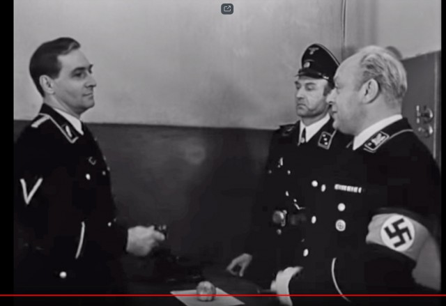 Почему советские офицеры носили пистолет справа на ремне, а немецкие - слева?