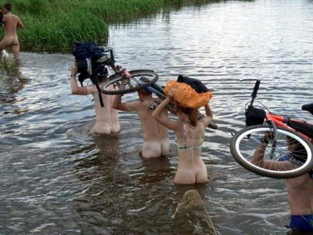 Настоящим женщинам трусы не нужны!