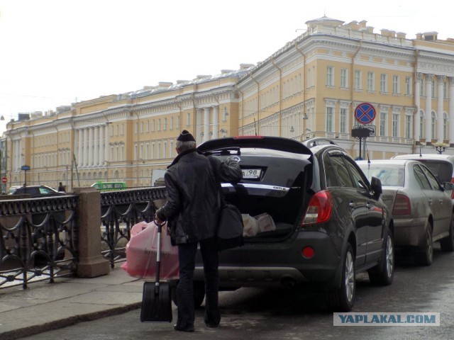«Ставил и буду ставить!»: Первая парковка Боярского в новом году. Его чёрный «Мерседес» вновь на тротуаре