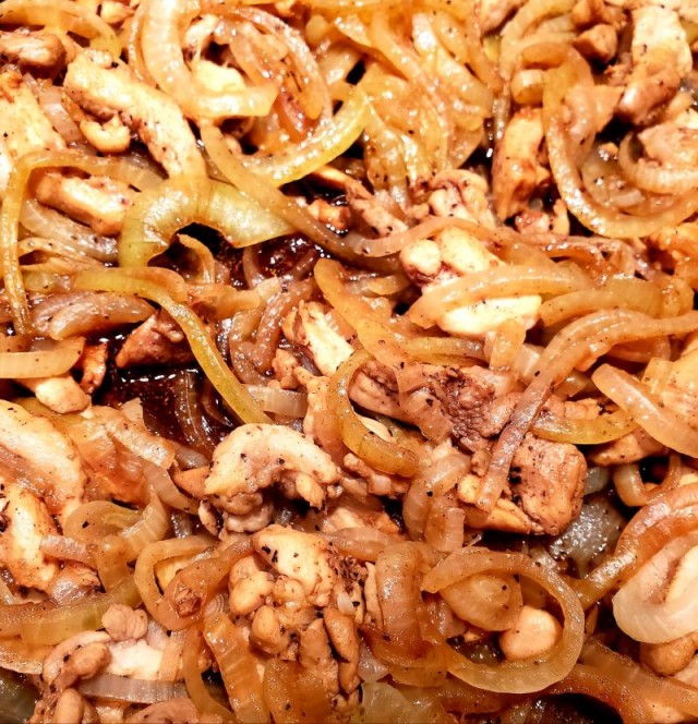 Цыпа Сельдереевна. Курица,лук,сельдерей.