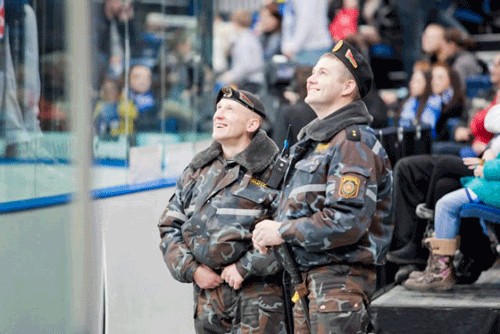 Фотожаба: Что увидели омоновцы?