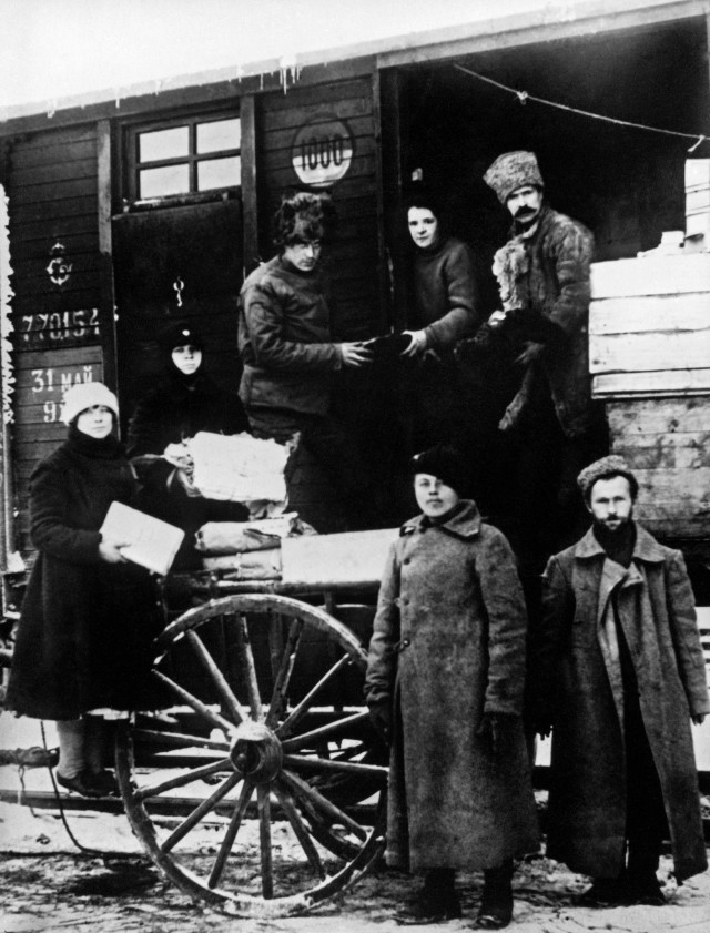Фотографии связанных с историей Красной и Советской Армии.