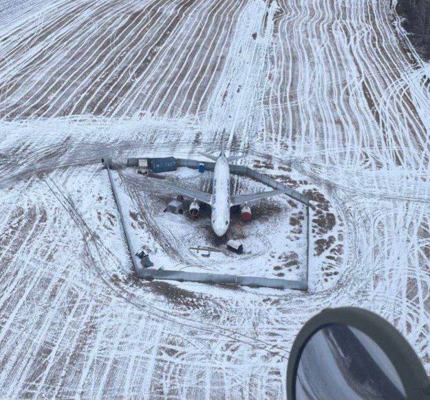 Пилотов «Уральских авиалиний», посадивших А320 в поле под Новосибирском, попросили уволиться.