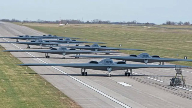 Бомбардировщик-невидимка B-21 совершил первый испытательный полёт