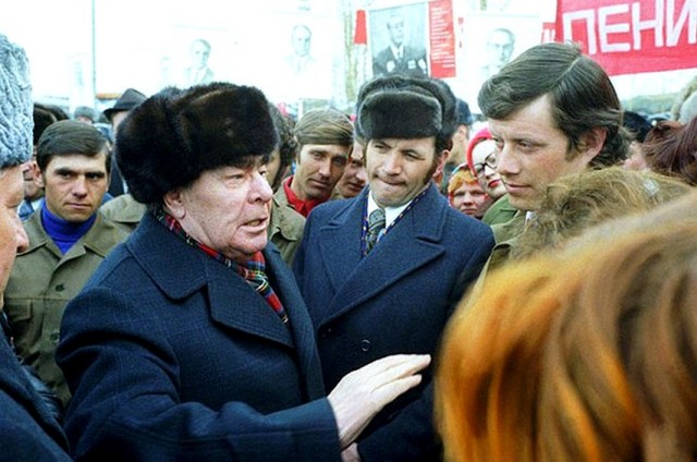 Кто, кто?! Ильич в пальто!
