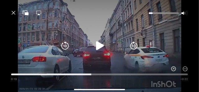 Кино с замечательным маневром расходится по Питерским пабликам