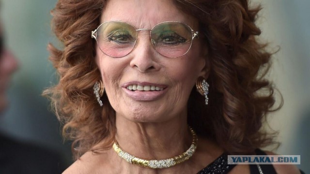 Элизабет Херли разместила фото в честь своего 60-летия