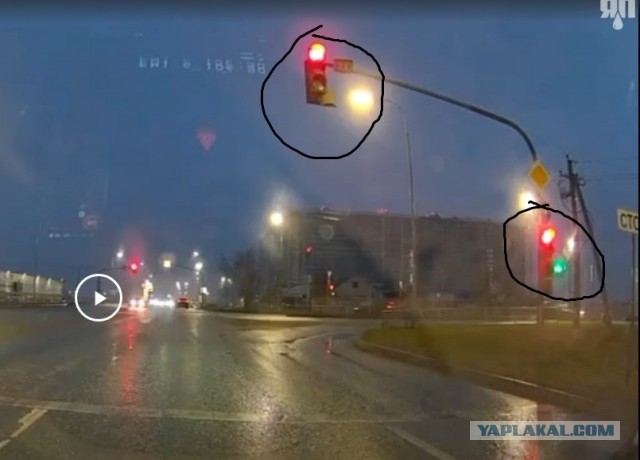 А правая полоса для поворота направо?