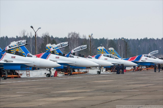 Тренировки "Русских витязей" на новых самолётах