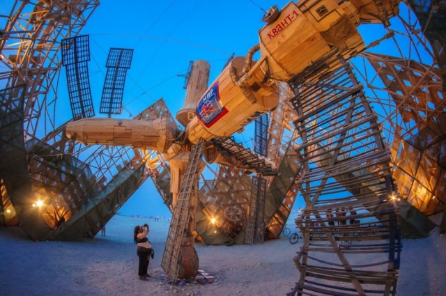 Девчули с фестиваля Burning man
