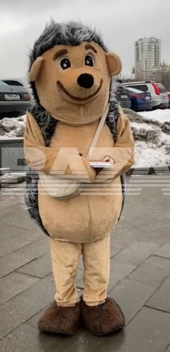 В Москве мужчина пристал к промоутеру в костюме ежа