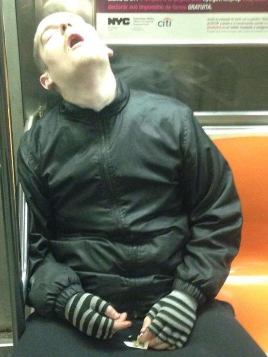 Когда крутишь косяк, и чет приуныл