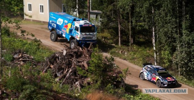 В Финляндии гоночный КамАЗ сразился с раллийным VW Polo R WRC
