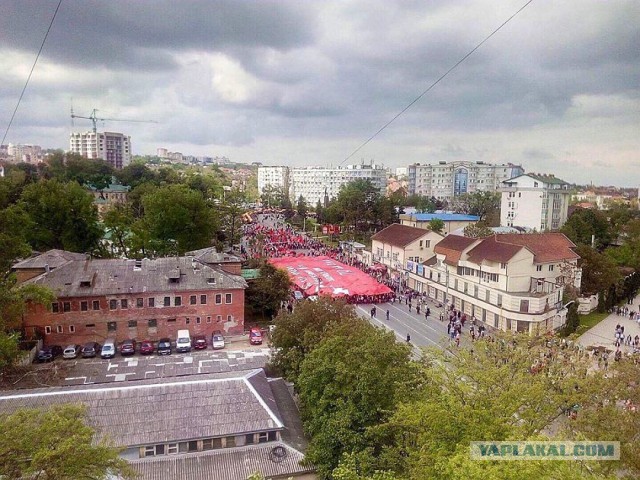 В Молдове развернули самое большое Знамя Победы.