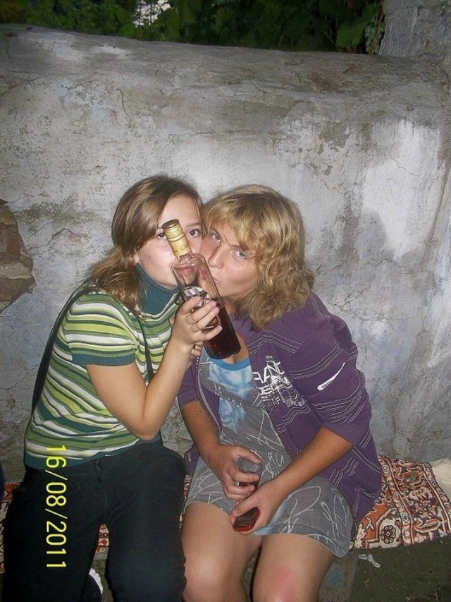 Дуры, хватит кобениться перед фотиком