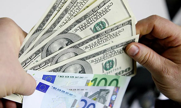 ЦБ предписал брать комиссию от 30% при покупке валюты для физлиц