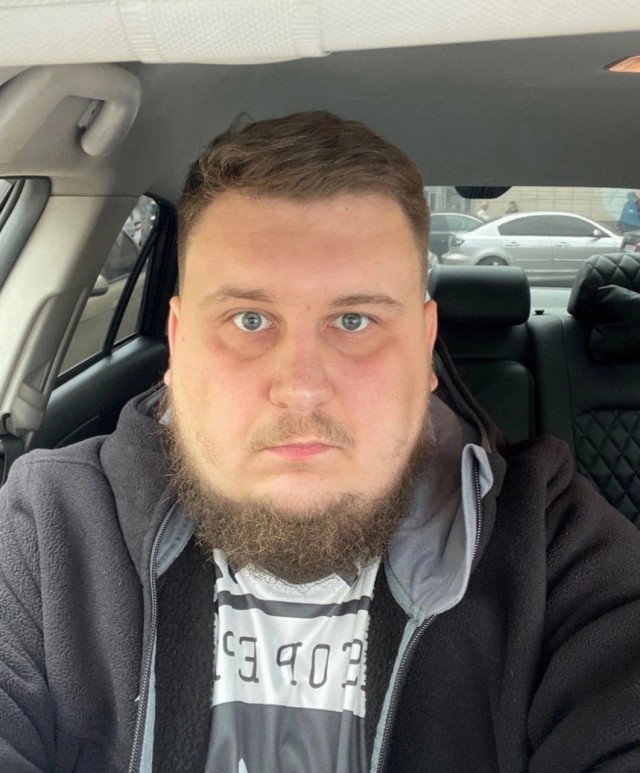 Большегрузный самосвал раздавил автомобиль с людьми