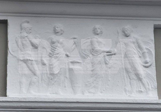 Уникальная реставрация барельефа на фасаде колледжа искусств в Ельце. Был классицизм, стал примитивизм