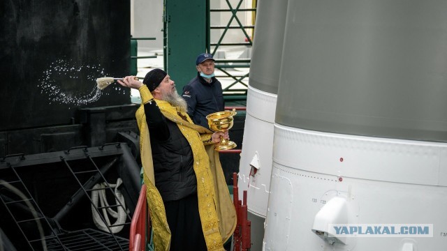 Безос запустил спутник, используя уже летавшую ступень ракеты"New Glenn", и снова ее посадил на баржу.