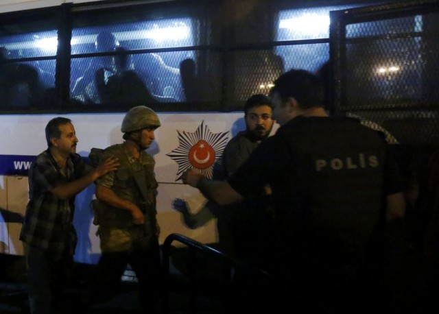 В Анкаре стрельба и попытка военного переворота