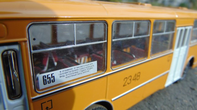 Радиоуправляемая модель автобуса ЛиАЗ-677М на магнитной подвеске из неодимовых магнитов