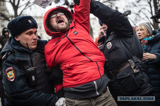 Неутомимый борец с режимом или профессиональный теряльщик сознания?