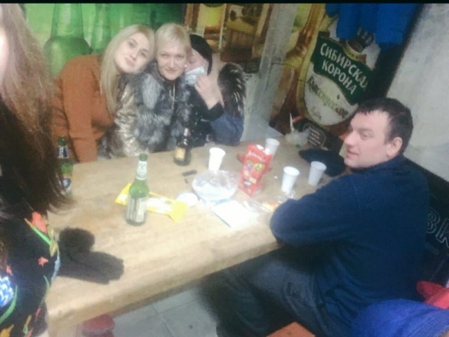 В Свердловской области продавщица магазина с дочерью напали на посетителя с ножом. Мужчина находится в реанимации