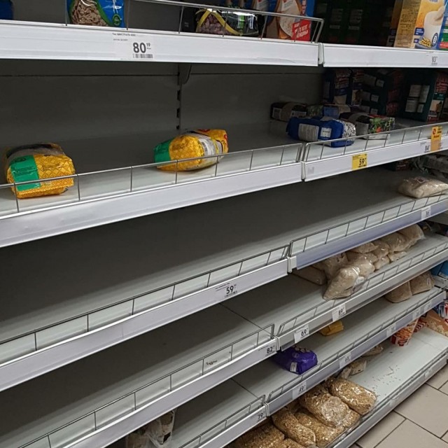 Как выглядят магазины Европы на фоне пандемии коронавируса. Фоторепортаж