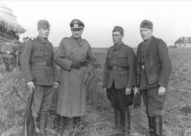 Фотографии связанных с историей Красной и Советской Армии.