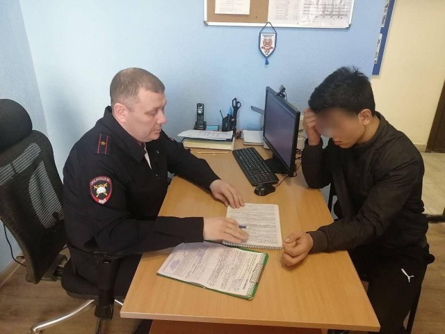 В Тюмени приезжий из Туркменистана устроил дикие пляски прямо на проезжей части.