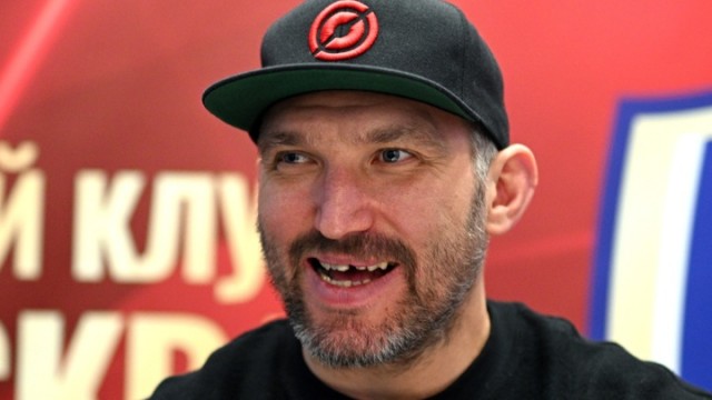 Владельцем первого гражданского минивэна Aurus Arsenal стал хоккеист Овечкин