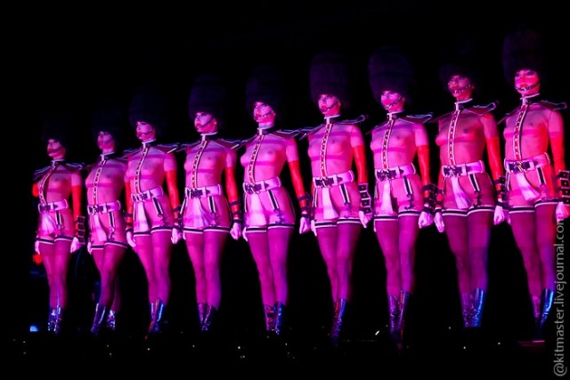 Как всё устроено: танцовщица эротического кабаре