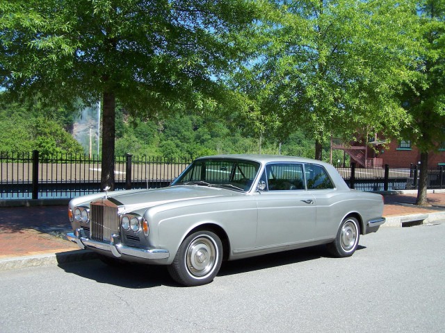 Rolls Royce Camargue.