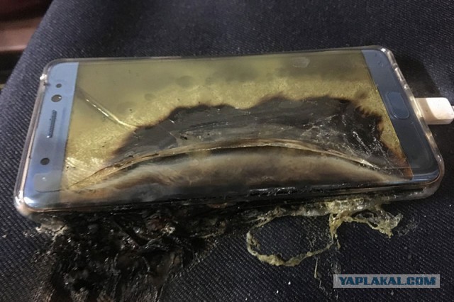 Житель США оставил заряжаться смартфон в машине и спалил её к черту