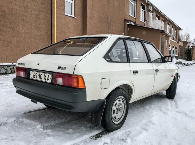 Капсула времени: Москвич-2141 1992 года с пробегом 417 км