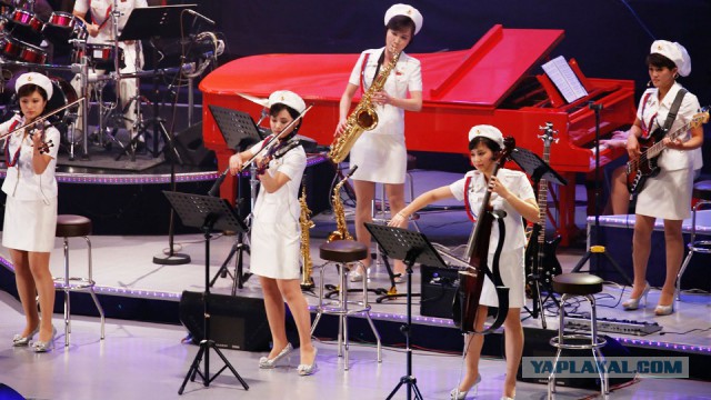 Реакция северокорейцев на артисток из Южной Кореи