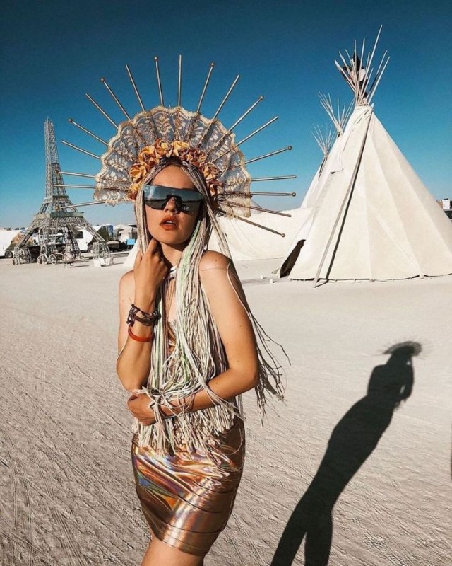 Девушки фестиваля Burning Man-2019
