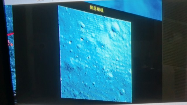 Китайский зонд "Чанъэ-5" успешно сел на Луну