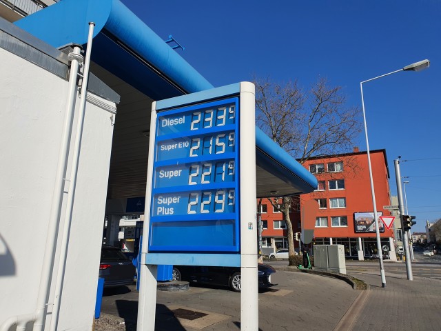 В декабре в Германии литр топлива стоил 1,55 евро
