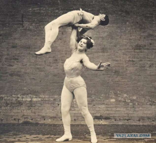 Женщина-силачка «Леди Геркулес», которая носила мужчин на руках