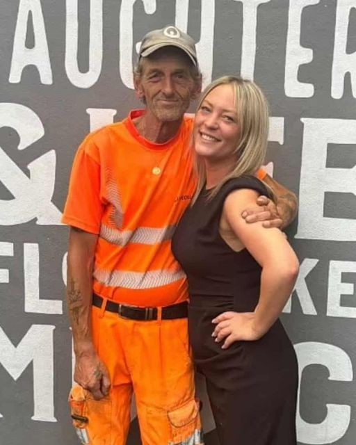 Жители английского города собрали деньги на отпуск для дворника